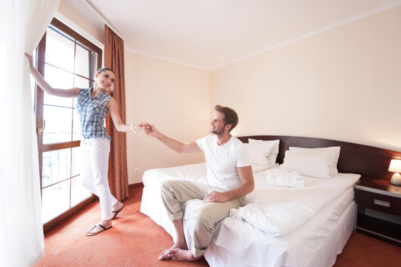 Orw Magnat Hotel Zieleniewo  Ngoại thất bức ảnh