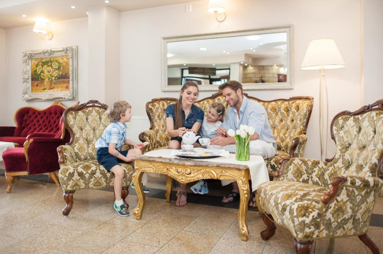 Orw Magnat Hotel Zieleniewo  Ngoại thất bức ảnh